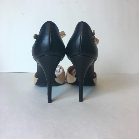 Chanel Black/Cream Two-Tone Classic CC Pumps - Picture 5 of 8